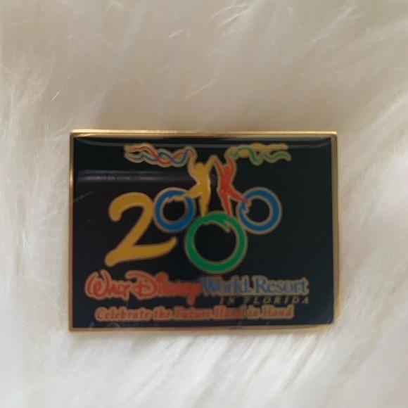 Disney Trading Pin 2000 Commemorative CAST Pin - Picture 5 of 6